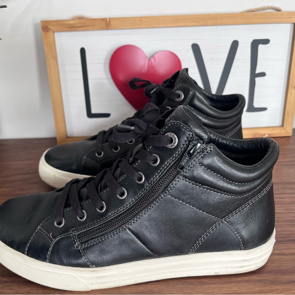 Woman’s size 9.5 TAOS leather high top sneaker in black